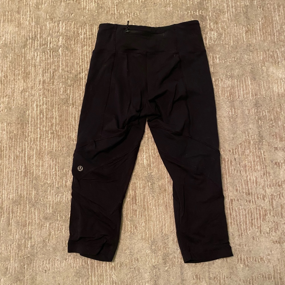 Lululemon black capris